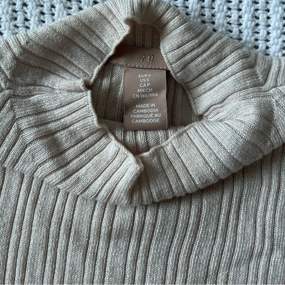 Rib-Knit Mock Turtleneck Top - Picture 6 of 7